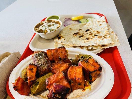 Tandoori Platter with Dal Makhani and Roti