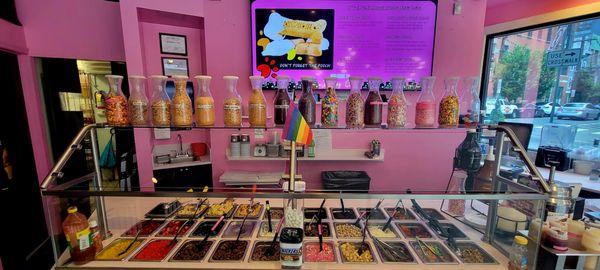 Toppings Station (07/14/23). @Downtown_Yogurt #JerseyCity #FrozenYogurt #Froyo #SweetEats