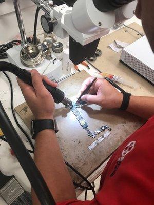 Soldering an electronic component