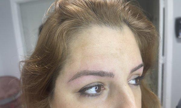 The marvelous híper-realistic eye brows micropigmentation. So natural! Luv it!!!