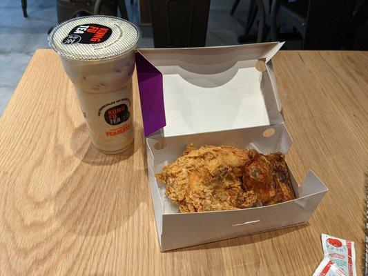 Oolong milk tea with spicy crispy breast and original thigh