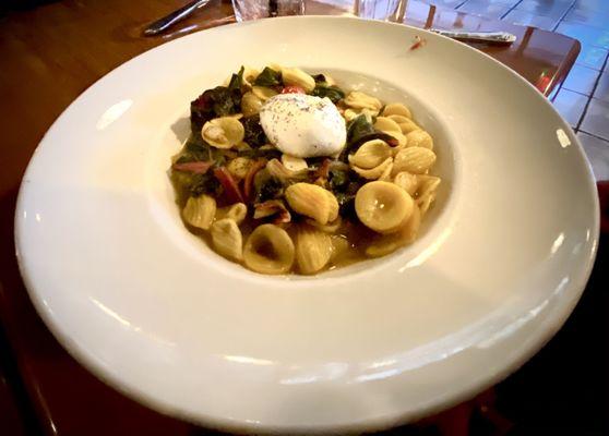 Pasta Fattoria - Orecchiette Pasta, bacon, chard, garlic, onion, tomato and Siano Burrata cheese.  A good looking dish that lacked flavor...