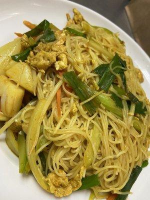 Singapore Rice Noodles w/ Chicken