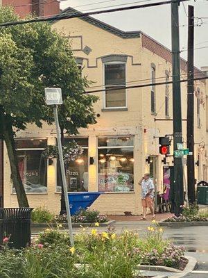 This place has been run down, ghetto-looking for years now. I wonder if the state of the outside reflects the quality of the food inside.