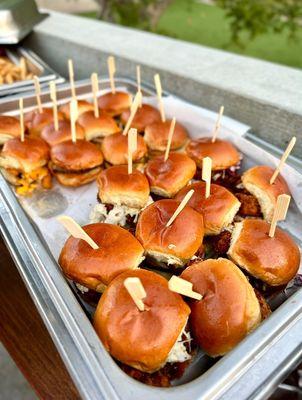 Mini cheeseburgers & chicken sliders