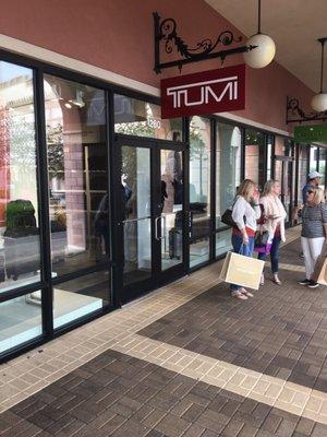 Tumi Outlet Store