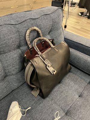 Coach Rogue 36, was previously grey like the center strap that holds the zipper.