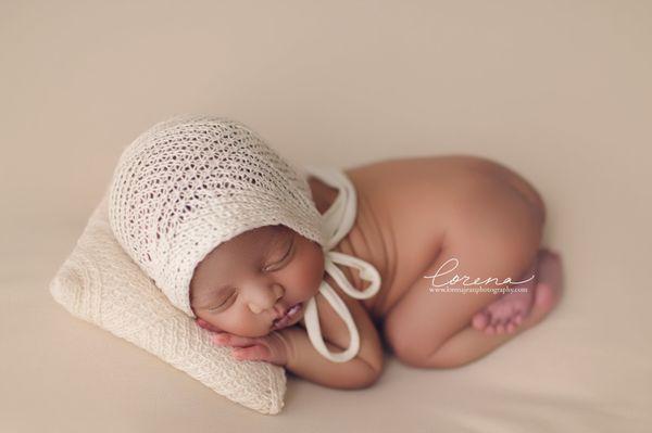 photographer specializing in newborn