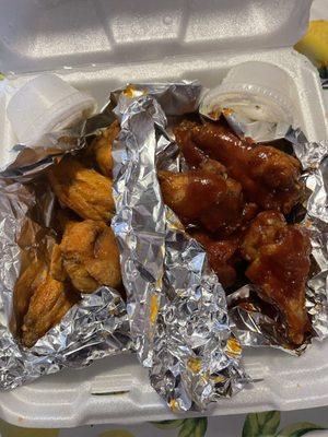 10 wings. 5 Mild and 5 bbq . You have to pay for two separate 5 piece orders if you want two different flavors.