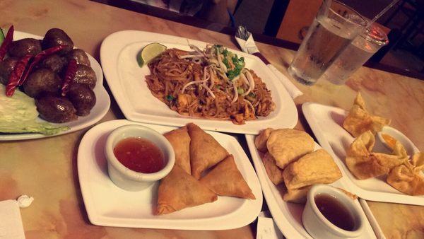 Some appetizers and pad Thai.