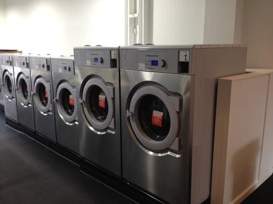 Huge 62lb washers. Perfect for large comforters