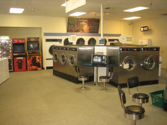 Largest selection of washers & dryers in WA St. Our store is capable of washing 2700 lbs of laundry & drying 4320 lbs per hour!