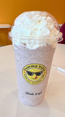 Cookies 16 oz. Cookie and Cream Milkshake