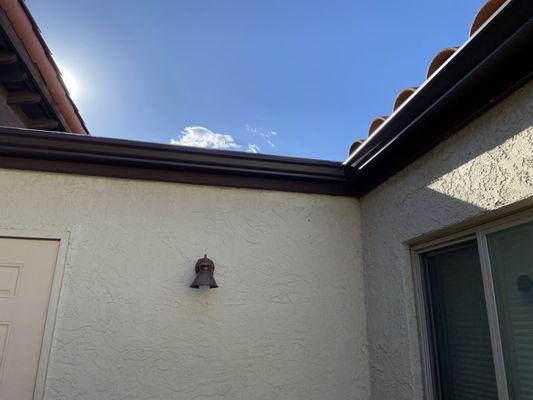 New gutters - had to be 5" instead of 6" to make it over the wall and into the carport.