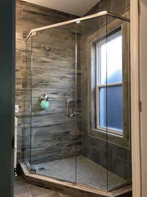 Frameless Neo Angle Shower Enclosure with Header