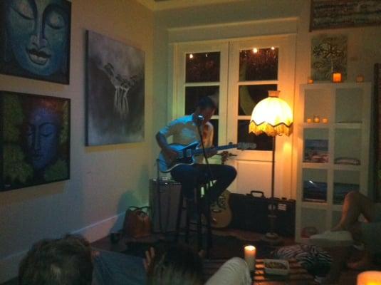 Eric Lindell live in our "listening" room ... it's grayt!