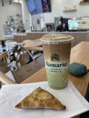 Pistachio latte and samosa