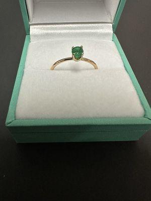 Emerald gold ring