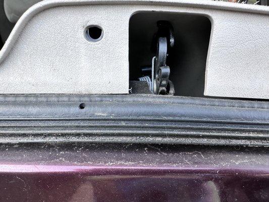 missing screw rear window lift