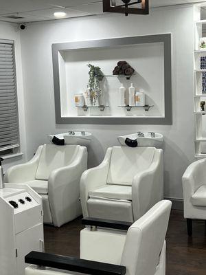 J & B Hair and Nails Salon