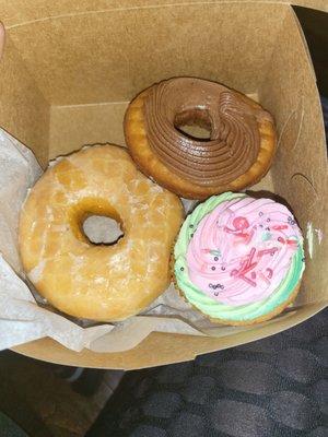 These donuts and cupcake were so fresh and delicious