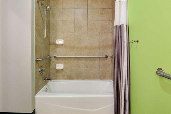 Guest room bath