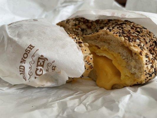 Everything bagel w egg and cheese