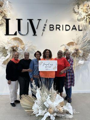 My Aunties and friend in finding my perfect dress!