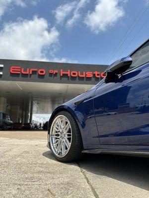 Tesla Plaid with some amazing wheels and a shine of blue with that nice ceramic coating