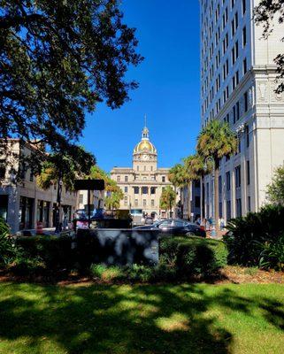 A view of the city hall from Johnson Square.