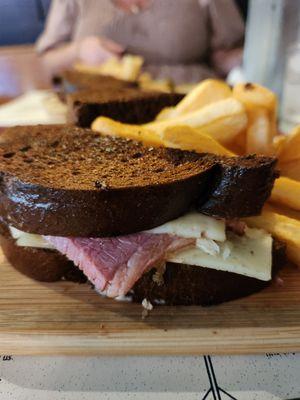 Corned beef rueben