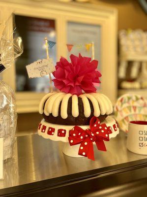 Lags Bundt cake display