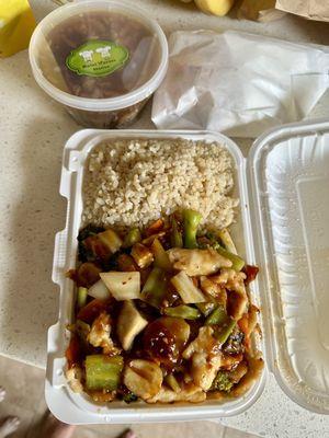 #2 Chicken Garlic Sauce lunch with Hot Sour Soup