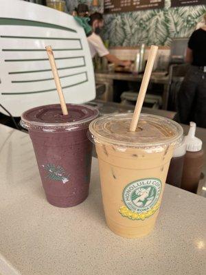 Açaí smoothie and iced Hawaiian latte