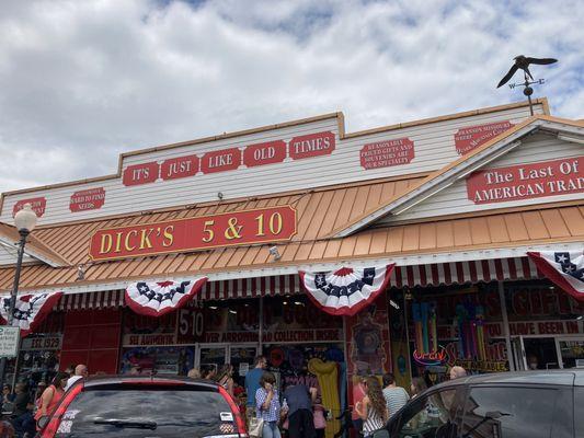 Dick's 5 & 10