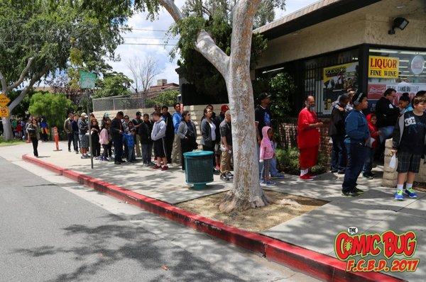 Lines for Free Comic Book Weekend.