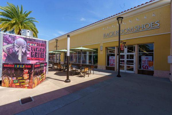 Exterior Shot of Store/Building (Wide Shot)