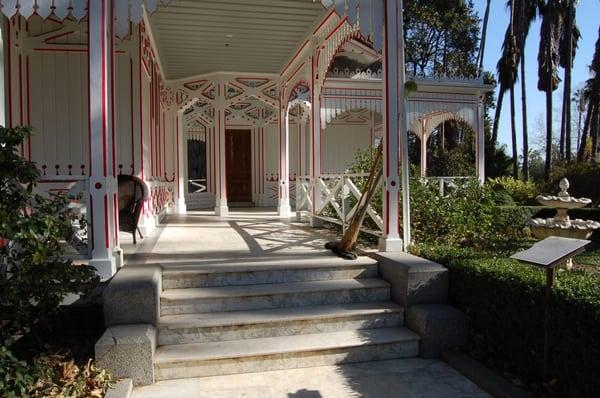 Cottage side patio