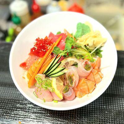 Chirashi Bowl  (assorted Sashimi over sushi rice)