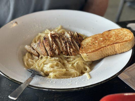 Chicken Pasta Alfredeaux