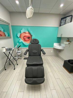 The treatment room  I was in was just as clean and bright!