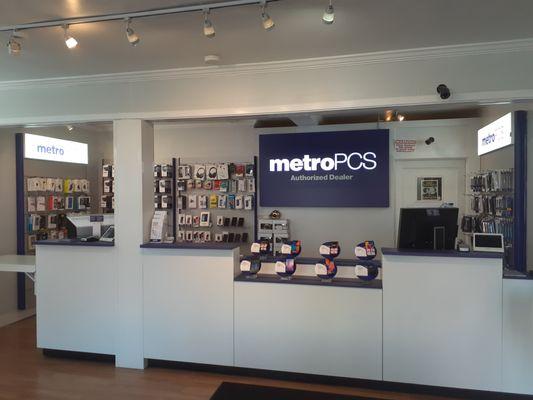 Many display phones in the store to help you make your buying decision.