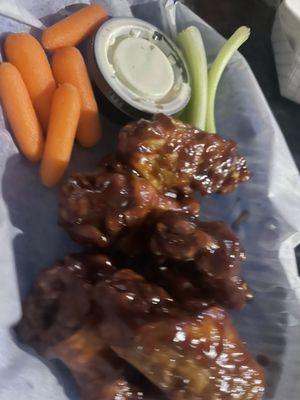 Sweet BBQ wings with Ranch