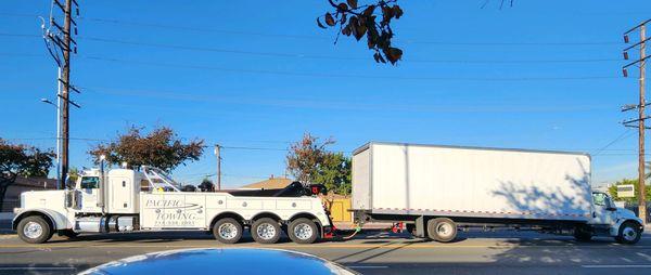 Pacific Towing, Inc's Class D Super Heavy Duty 4 Axle Towing and Recovery Truck in action.