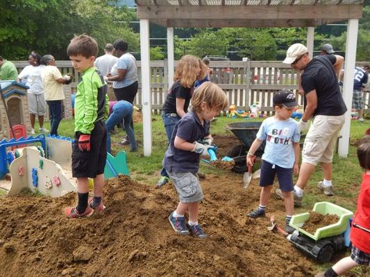 Children, parents, staff working on are new ECO friendly playground in partnership with The South River Federation and USFS