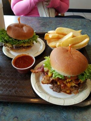 Bacon burger & cheeseburger together again