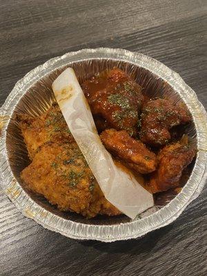 Boneless Wings: Hot Honey Butter (L), ordered Korean BBQ, got Buffalo (R). And wings are only worth it if you dine in.