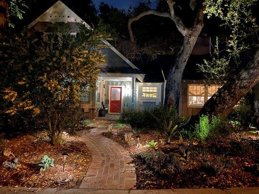 Landscape lighted walkway