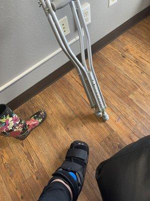 Boot cast Ankle and crutches