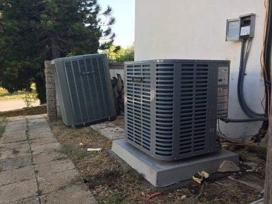 New A/C unit in place with the 17 year old unit ready to be hauled away.